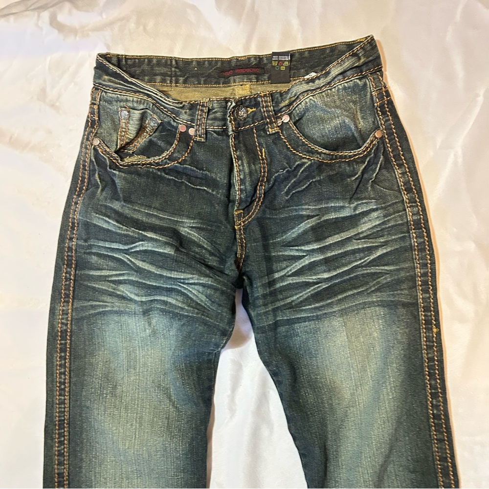 True Republic men’s distressed jeans Size 30x30  85% cotton straight fit